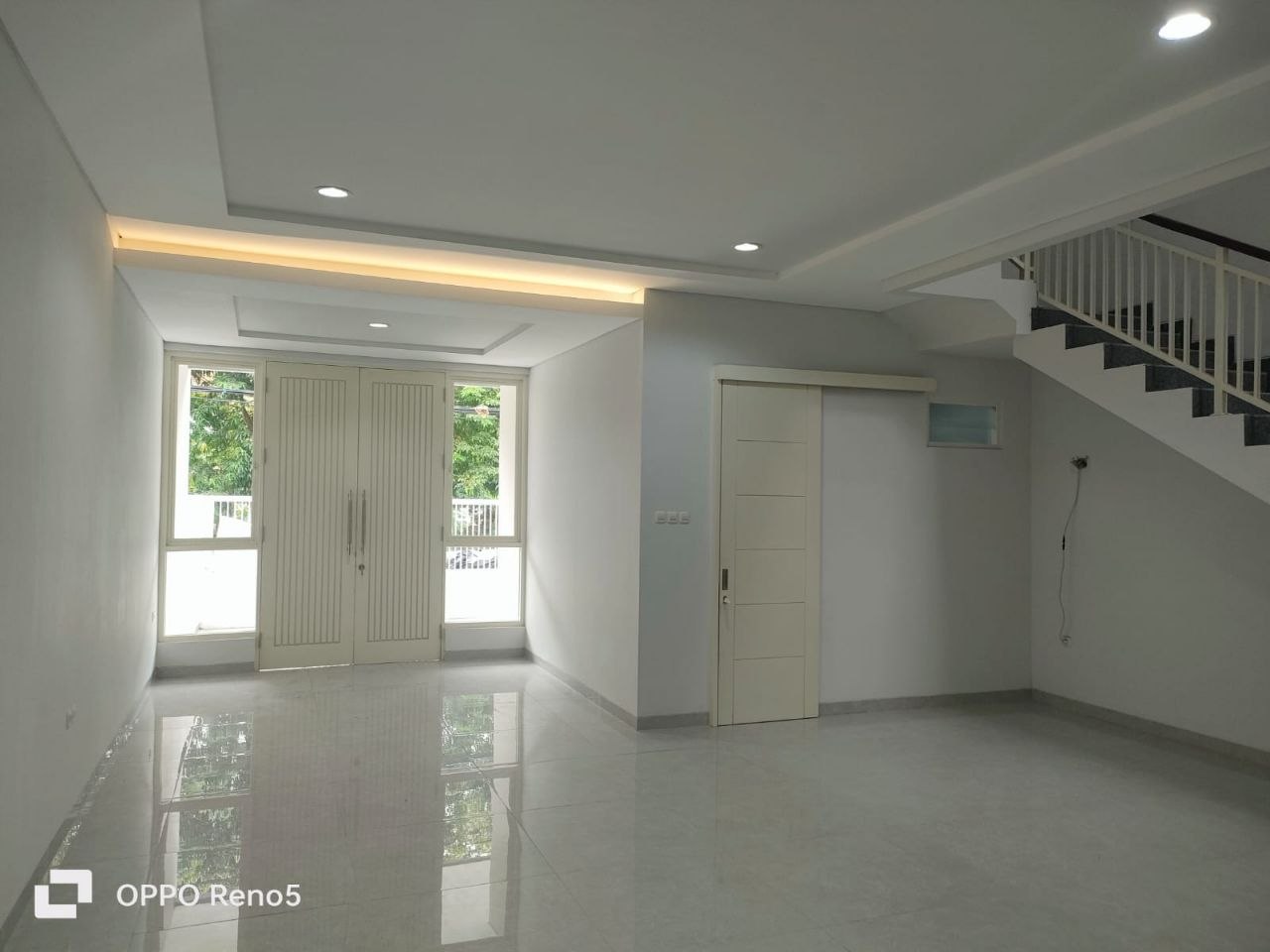Dijual Rumah Modern 2 Lantai Siap Huni di Jalan Raya Manyar Tirtoyoso Surabaya Timur - Thumbnail 7