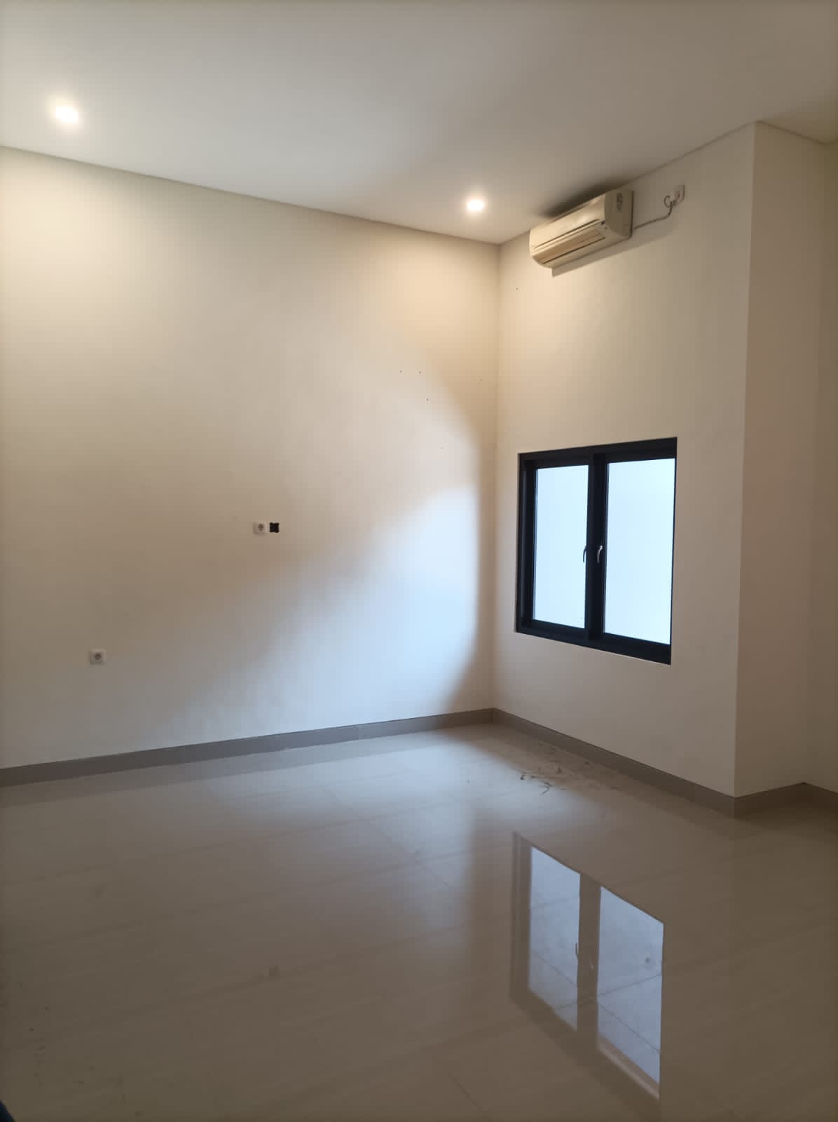 Dijual Rumah 1 Lantai Baru Murah Strategis Siap Huni Manyar Tirtomoyo Surabaya Timur - Thumbnail 4