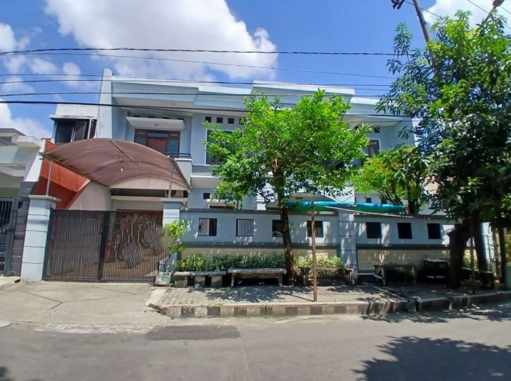 Dijual Rumah Murah Strategis 2 Lantai Manyar Tirtoyoso Surabaya Timur - Image 1