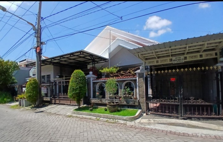 Dijual Rumah 2 Lantai Murah Strategis Manyar Tirtoyoso Utara Surabaya Timur - Image 1