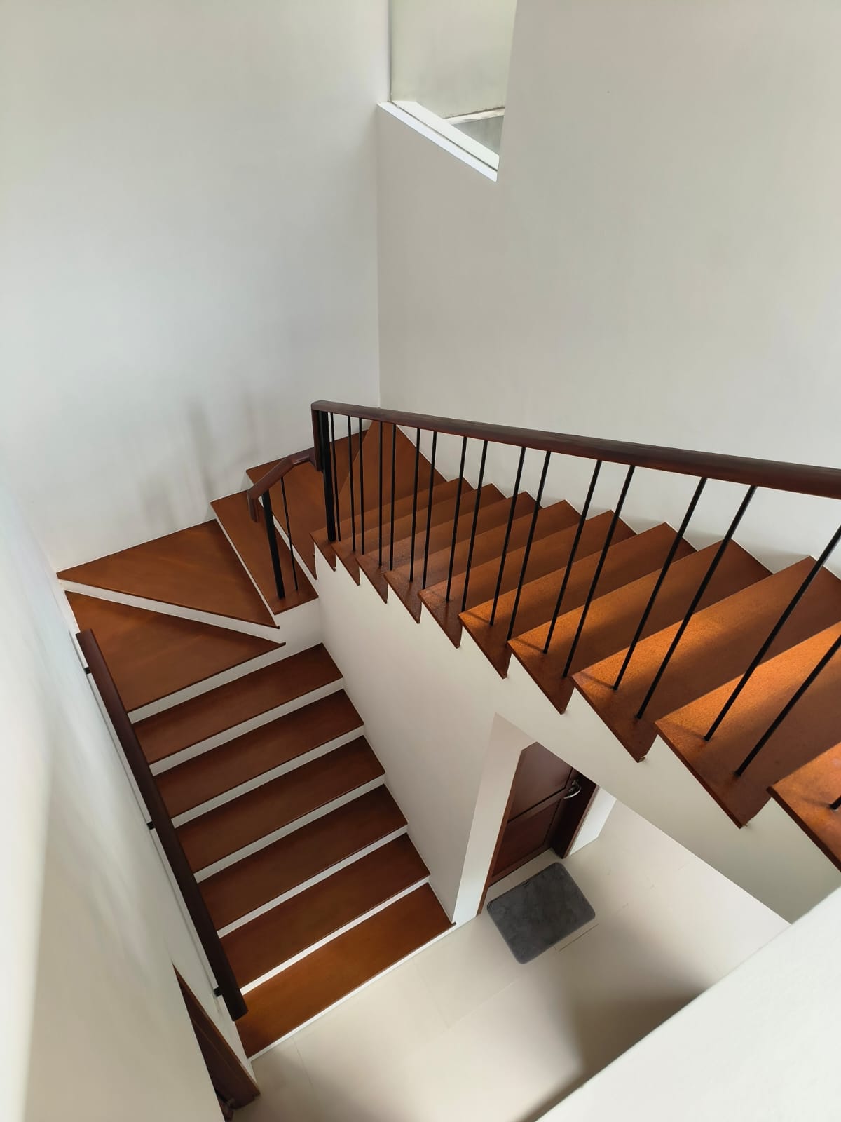 Dijual Rumah Mewah 2 Lantai Graha Natura plus Swimming Pool Lokasi Premium Surabaya Barat - Thumbnail 5