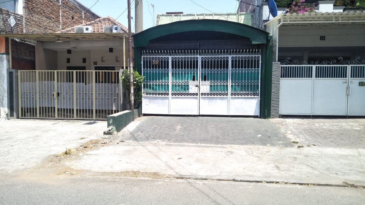 Dijual Rumah Kos Stategis di Jalan Legundi Surabaya Pusat - Image 1