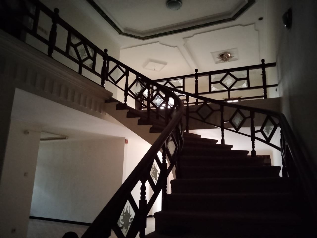 Dijual/Disewakan Rumah Hook Luas Siap Huni di Jalan Gayungsari Surabaya Selatan - Thumbnail 4