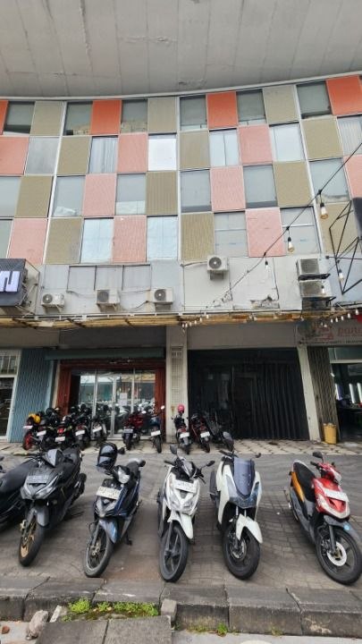 Disewakan Ruko Ramai Lokasi Strategis Gwalk Cocok Untuk Kantor Usaha Citraland Surabaya Barat - Image 1