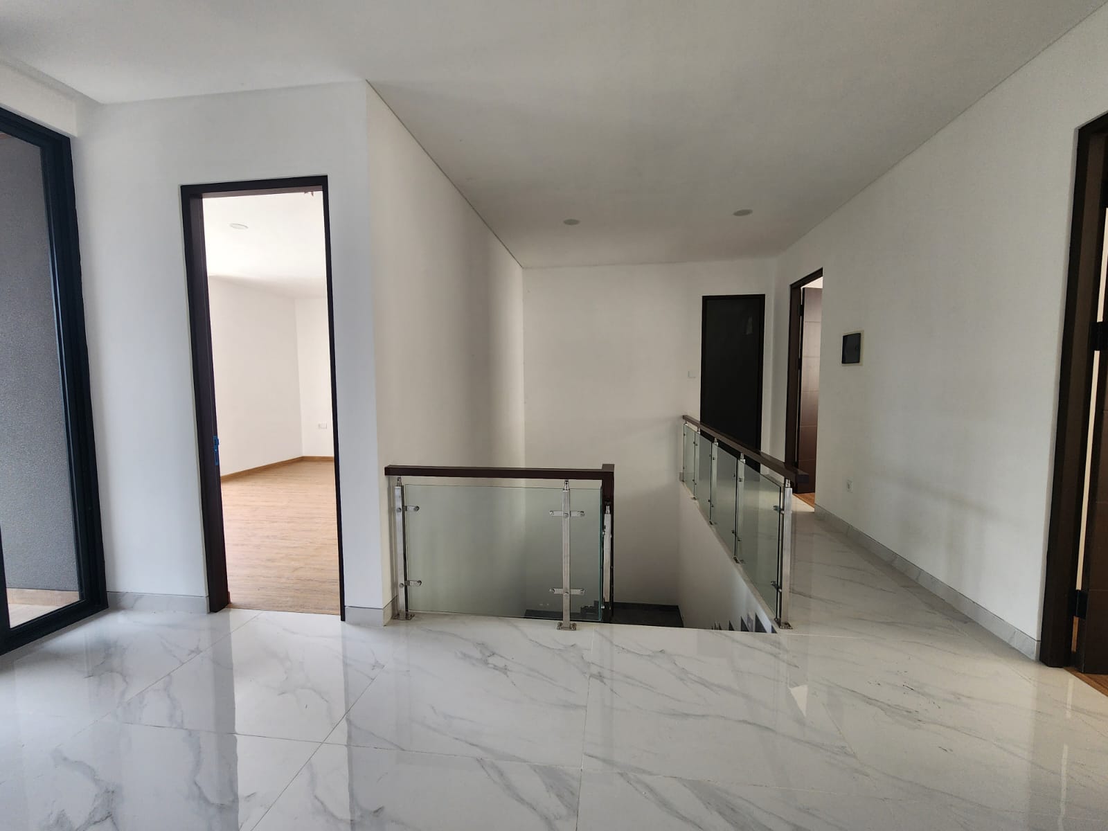 Dijual Rumah Baru Minimalis di Woodland Citraland Surabaya Barat - Thumbnail 8