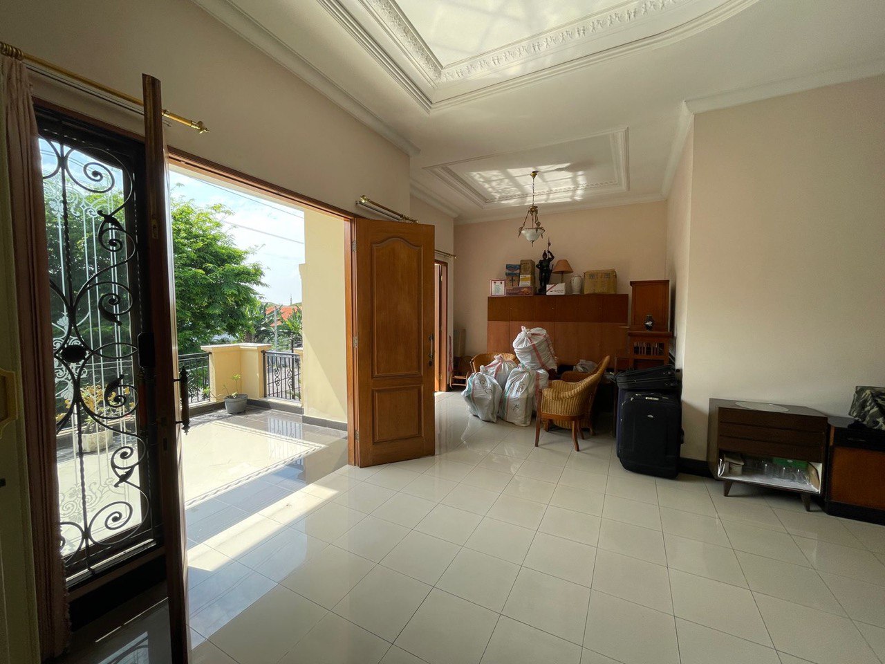 Dijual Rumah Premium Lokasi Strategis Manyar Jaya Surabaya Timur - Image 1