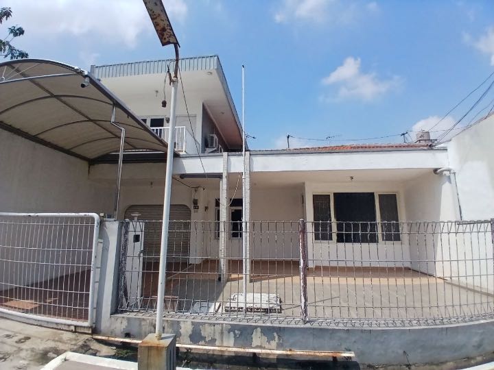 Disewakan Rumah Siap Huni di Jalan Rungkut Mejoyo Selatan Surabaya Timur - Image 1