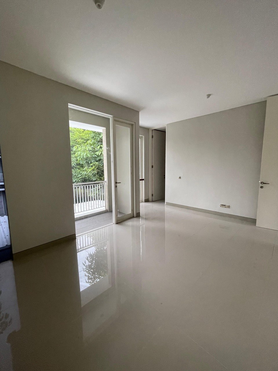 Dijual Rumah Strategis di Citraland Green Lake Surabaya Barat - Image 1