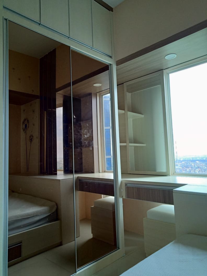 Disewakan Apartement Tanglin Full Furnished View Pool dan City di Surabaya Barat - Thumbnail 4