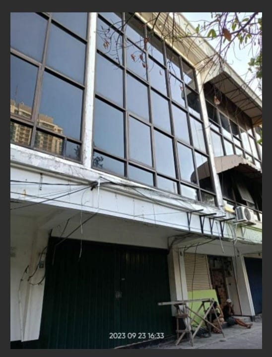 Dijual Ruko 3 Lantai Jalan Kayoon Lokasi Komersial Strategis Surabaya Pusat - Image 1