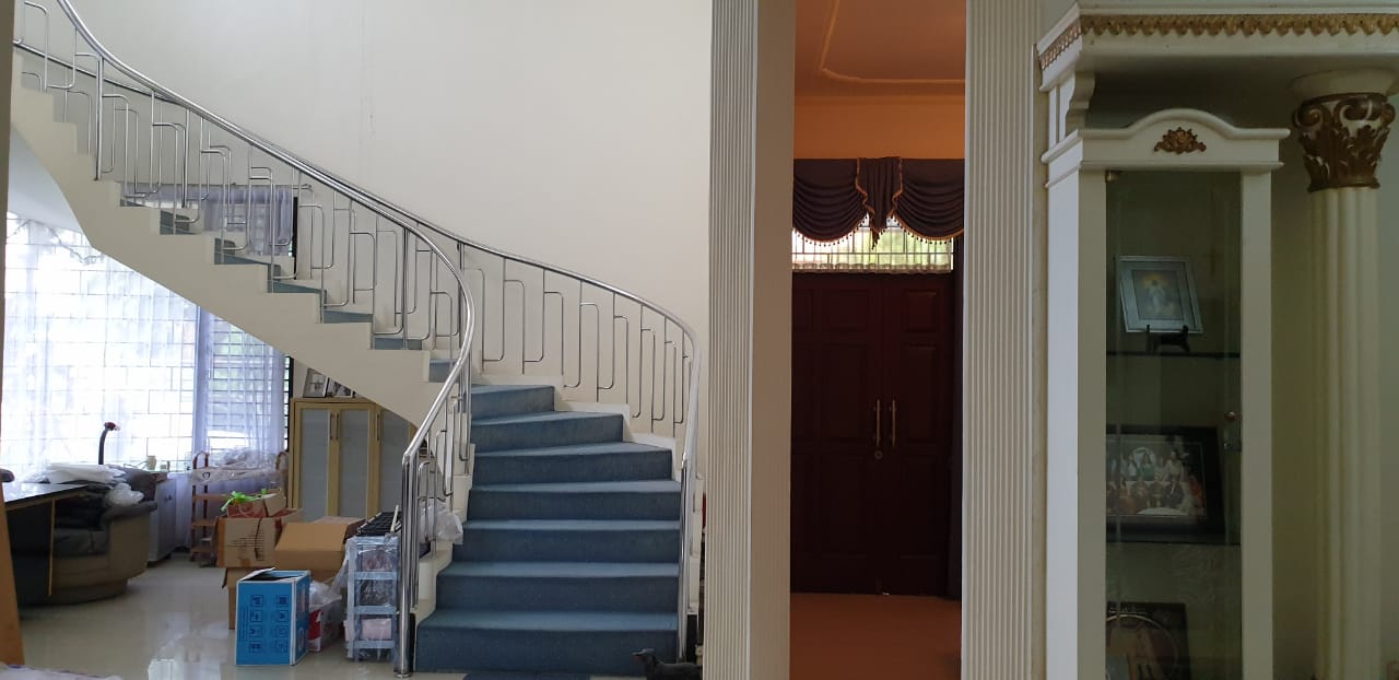 Dijual/Disewakan Rumah Mewah Hook Lokasi Strategis di Wiyung Surabaya Selatan - Thumbnail 2