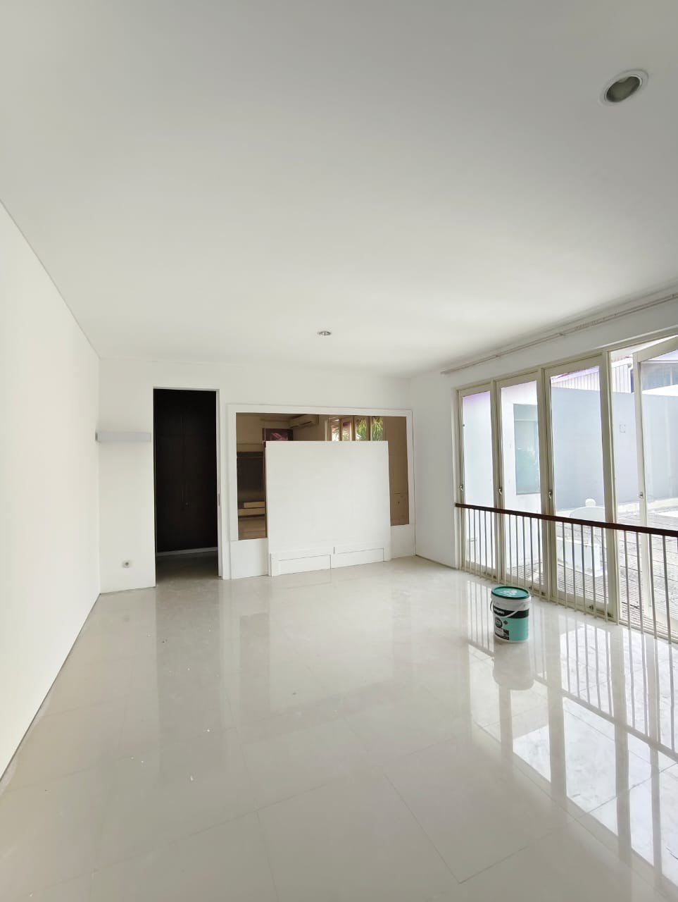 Dijual Rumah Mewah Siap Huni di Kawasan Royal Park Surabaya Barat - Thumbnail 2