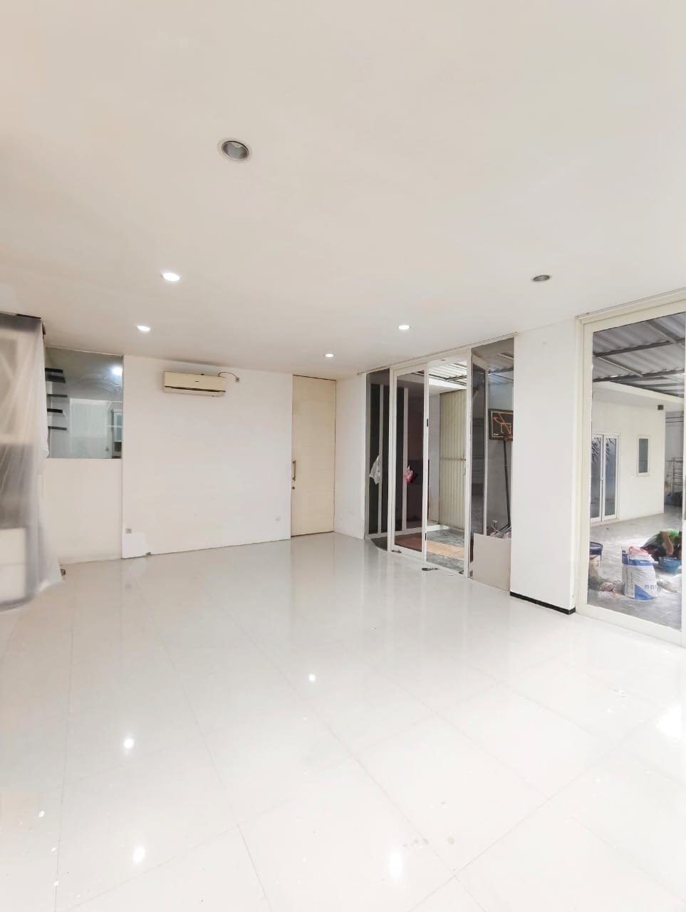 Dijual Rumah Mewah Siap Huni di Kawasan Royal Park Surabaya Barat - Thumbnail 7