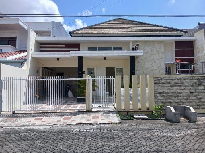 Disewakan Rumah 1 Lantai Siap Huni Manyar Tirtoasri Surabaya Timur - Image 1