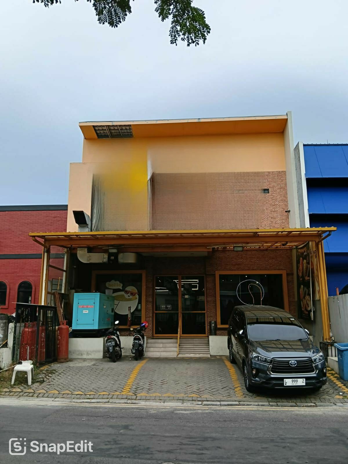 Disewakan Ruko Strategis Niaga Gapura Citraland Surabaya Barat - Image 1