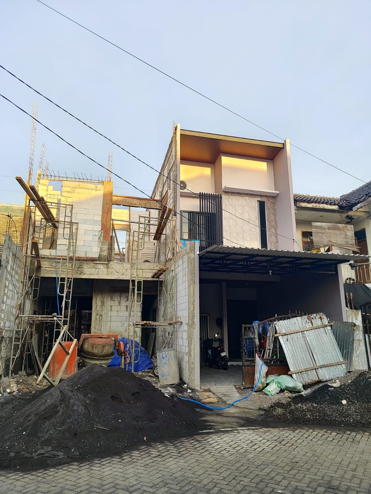 Dijual Rumah Baru Gress 2 Lantai di Tenggilis Mejoyo Surabaya Selatan - Image 1