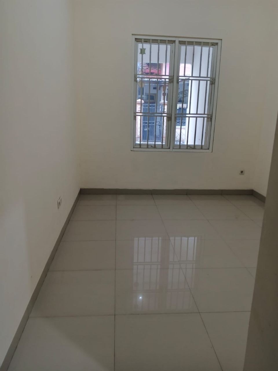 Dijual Rumah Siap Huni di Jalan Karah Tama Asri Surabaya Selatan - Thumbnail 2
