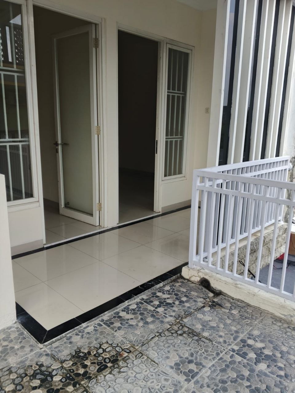 Dijual Rumah Siap Huni di Jalan Karah Tama Asri Surabaya Selatan - Thumbnail 6