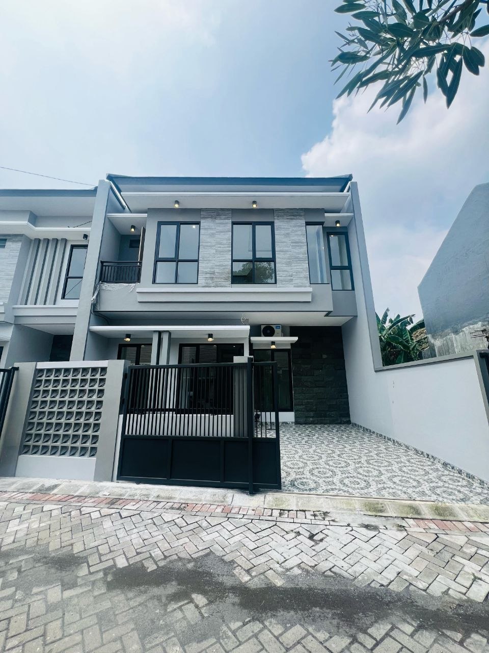 Dijual Rumah Minimalis 2 Lantai di Jalan Pakal Madya Asri Surabaya Barat - Image 1
