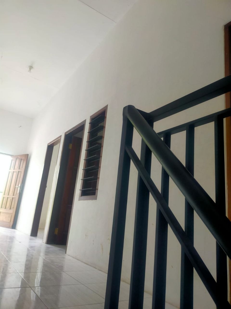Disewakan Ruko Strategis di Jalan Raya Tenggilis Surabaya Timur - Thumbnail 3