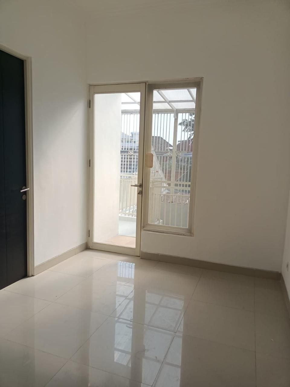 Dijual Rumah 2 Lantai di Perumahan Simpang Darmo Regency Surabaya Barat - Thumbnail 5