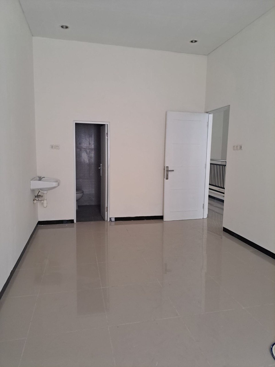Dijual Rumah Baru Gress 2 Lantai Minimalis Siap Huni di Wilayah Mulyosari Surabaya Timur - Thumbnail 2