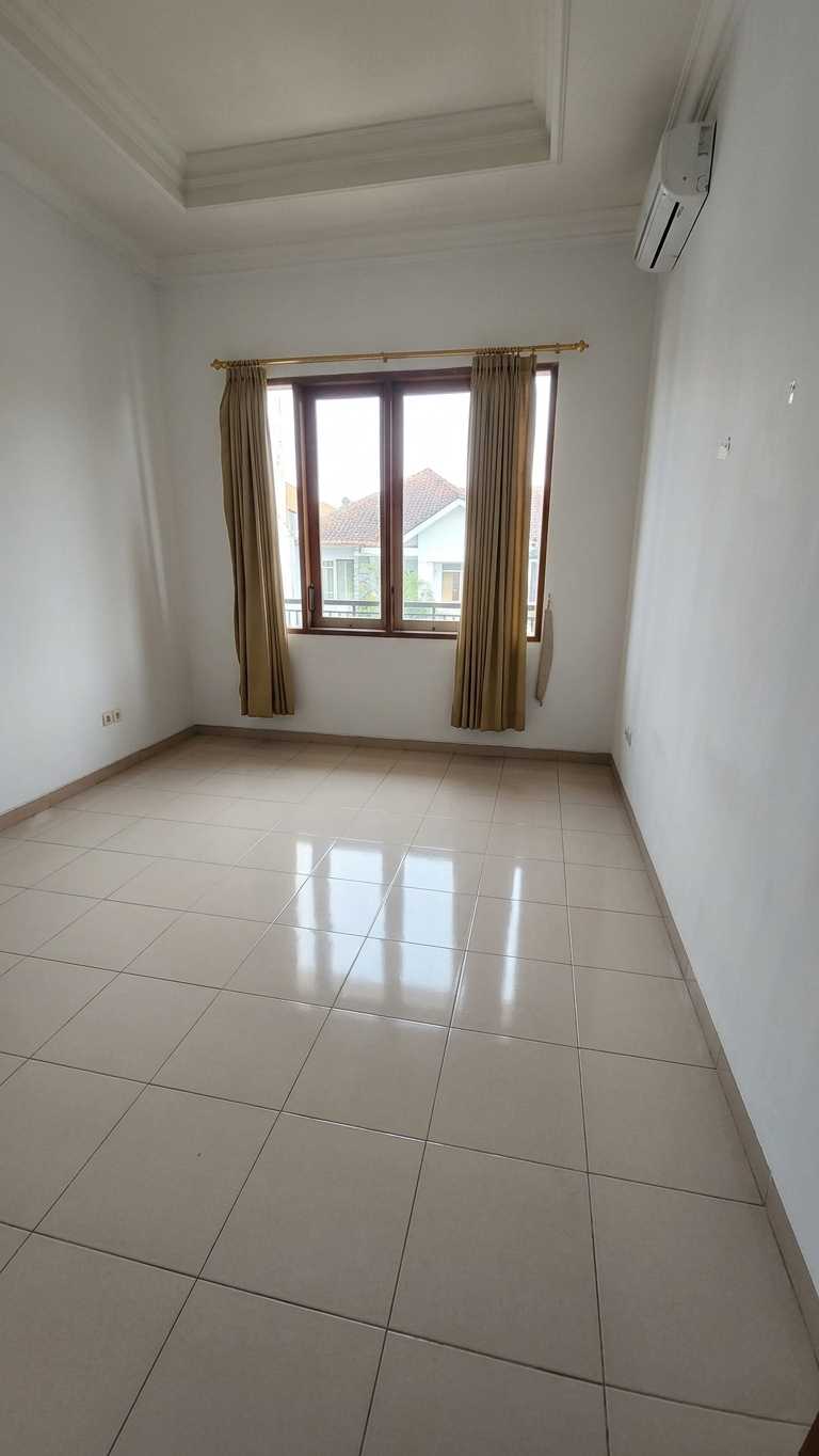 Disewakan Rumah Nyaman di Villa Permata Mutiara Pakuwon City Surabaya Timur - Thumbnail 5