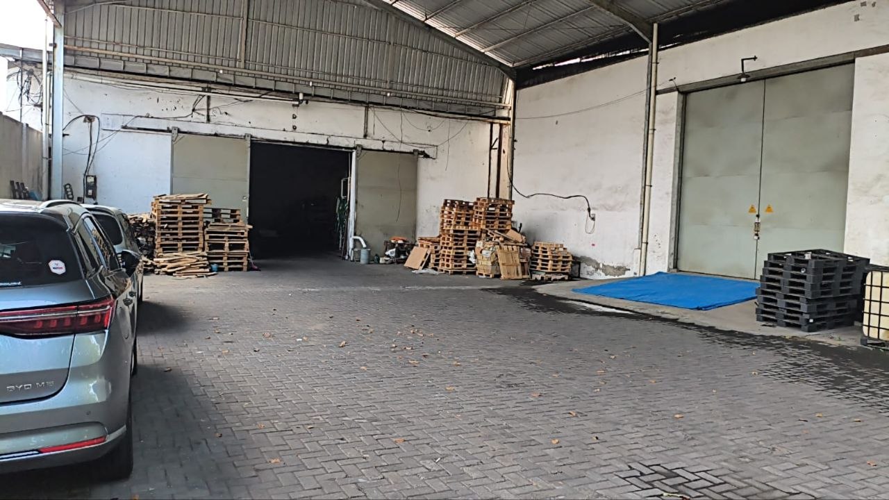 Dijual Gudang Luas Strategis di Jalan Kenjeran Surabaya Utara - Image 1