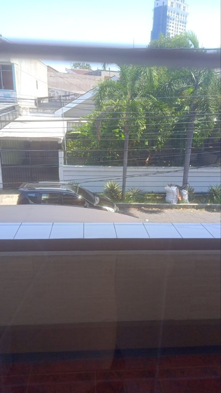 Dijual Rumah Strategis Siap Huni di Jalan Darmo Permai Selatan Surabaya Barat - Thumbnail 2