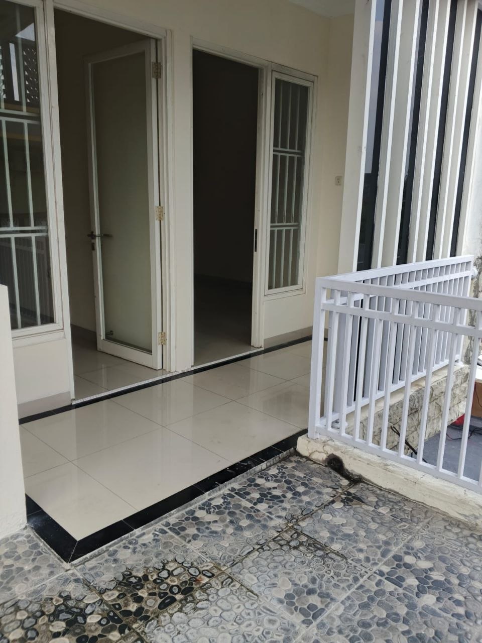 Dijual Rumah Siap Huni di Jalan Karah Tama Asri Surabaya Selatan - Thumbnail 3