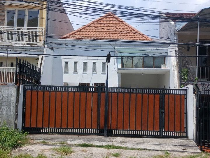 Disewakan/Dijual Rumah Siap Huni Strategis di Jalan Kalibokor Selatan Surabaya Timur - Image 1