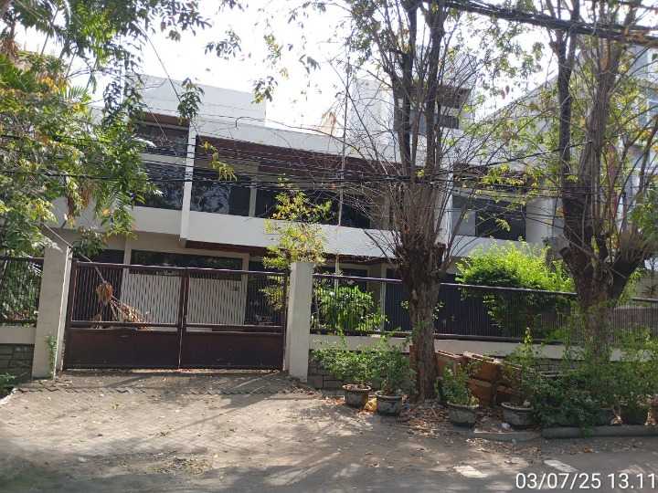 Disewakan Rumah di Raya Dharmahusada Indah Surabaya Timur - Image 1