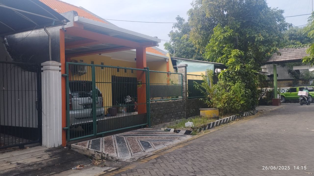 Disewakan Rumah Strategis Cocok Untuk Kantor di Bratang Binangun Surabaya Timur - Image 1