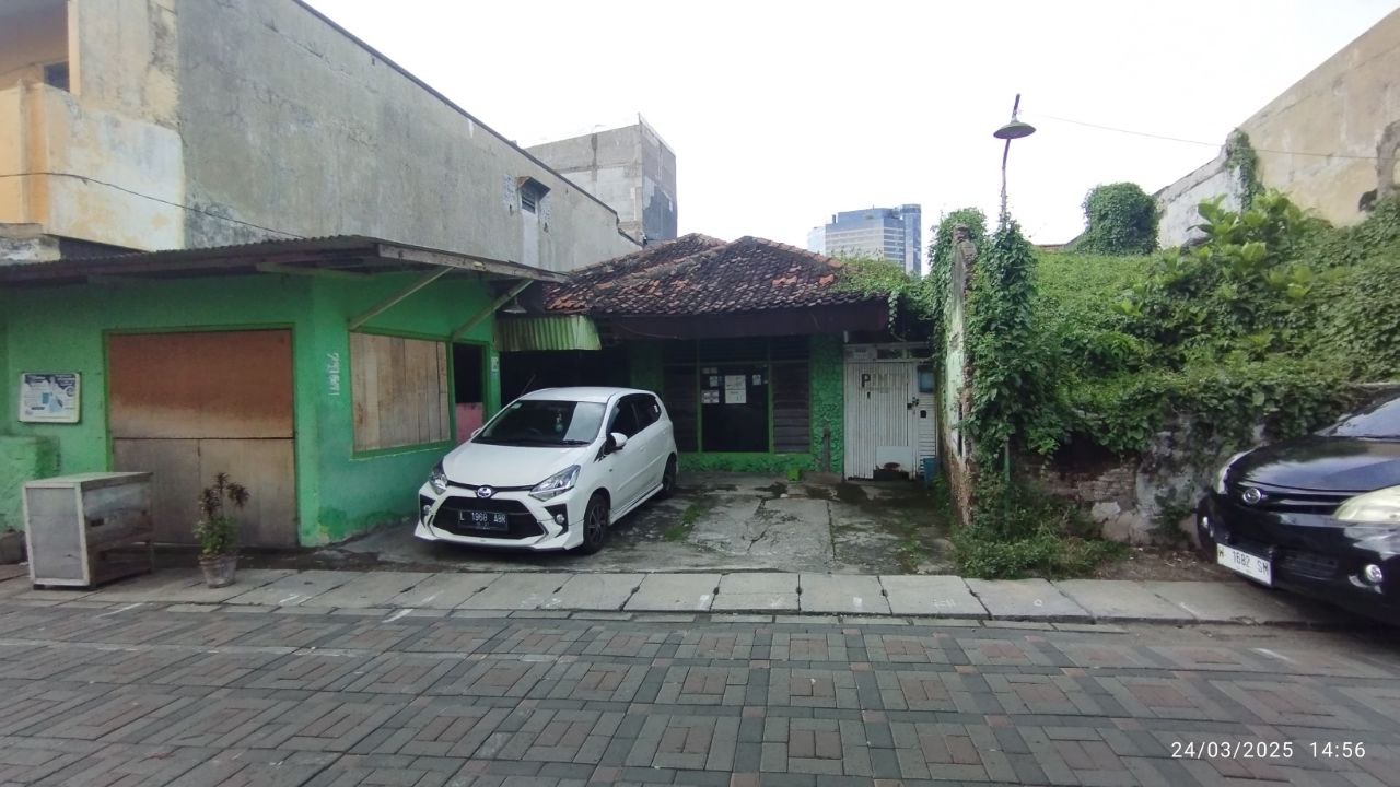 Dijual Rumah Hitung Tanah Lokasi Strategis di Wilayah Kedung Rukem Surabaya Pusat - Image 1