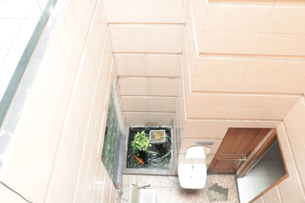 Dijual Rumah Mewah dan Luas Cocok untuk Hunian atau Guesthouse di Sutorejo Barat Surabaya Timur - Thumbnail 3