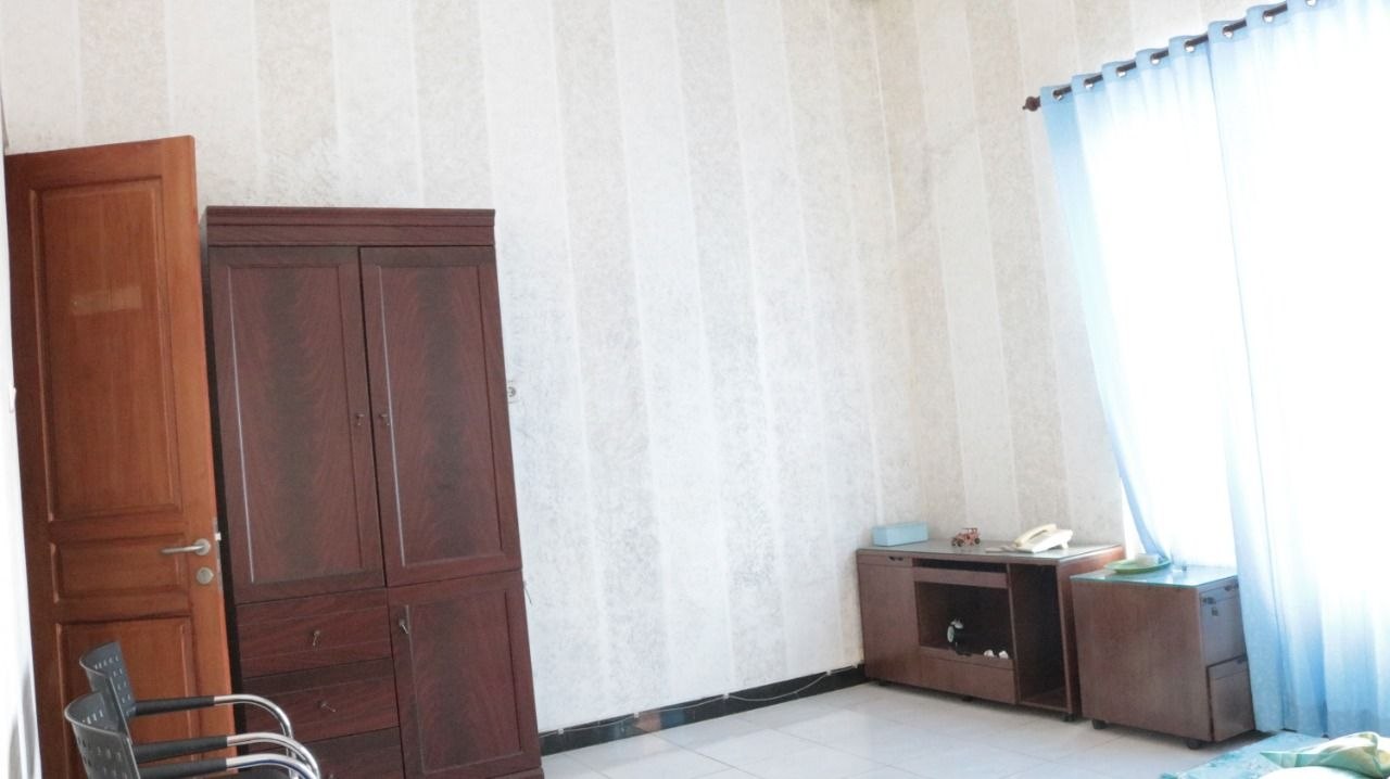 Dijual Rumah Mewah dan Luas Cocok untuk Hunian atau Guesthouse di Sutorejo Barat Surabaya Timur - Thumbnail 6