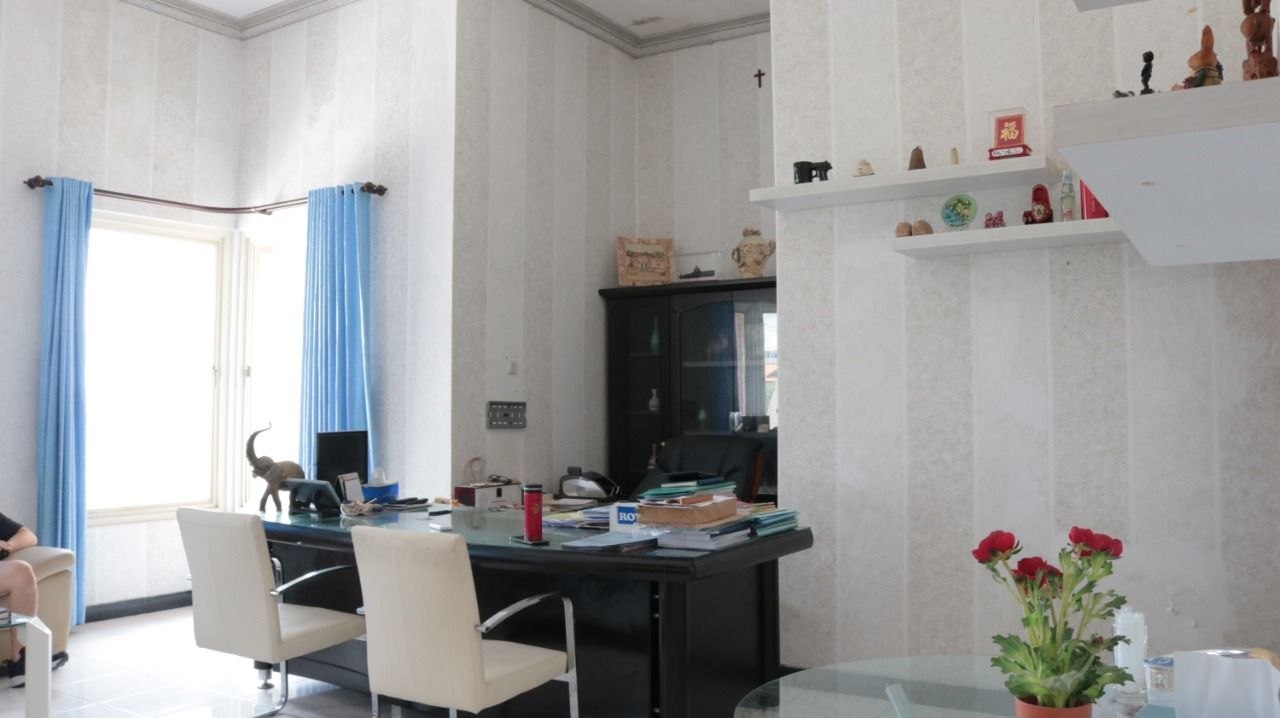 Dijual Rumah Mewah dan Luas Cocok untuk Hunian atau Guesthouse di Sutorejo Barat Surabaya Timur - Thumbnail 9