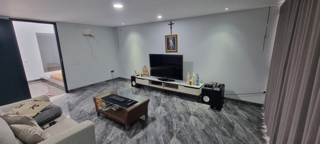 Dijual Rumah Mewah Siap Huni di Waterfront Citraland Surabaya Barat - Thumbnail 4