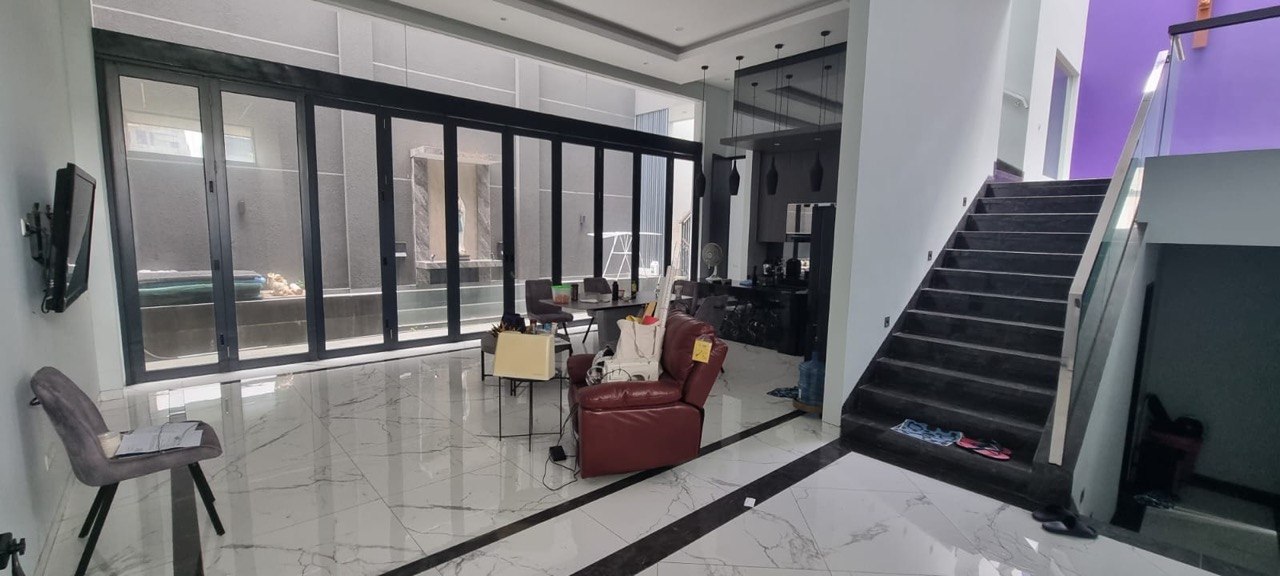 Dijual Rumah Mewah Siap Huni di Waterfront Citraland Surabaya Barat - Thumbnail 2