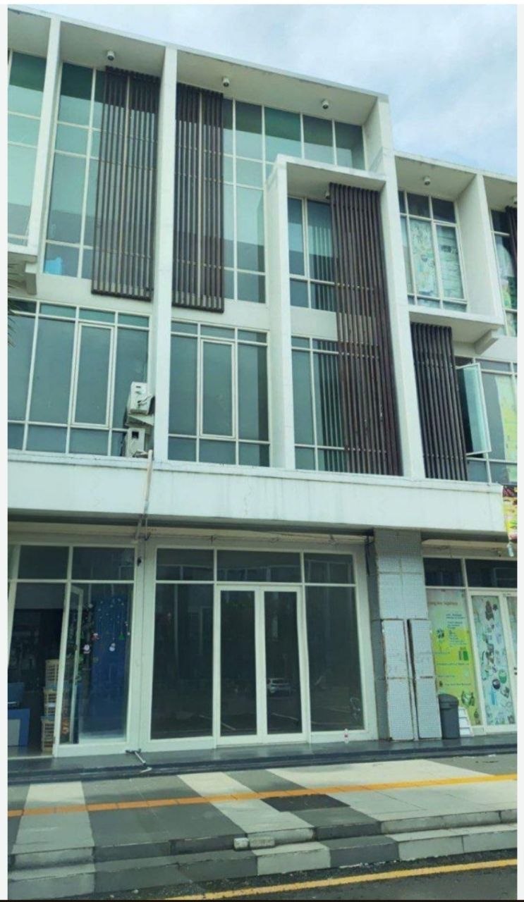 Disewakan Ruko Unggulan di Northwest Boulevard Citraland Utara Surabaya Barat - Image 1