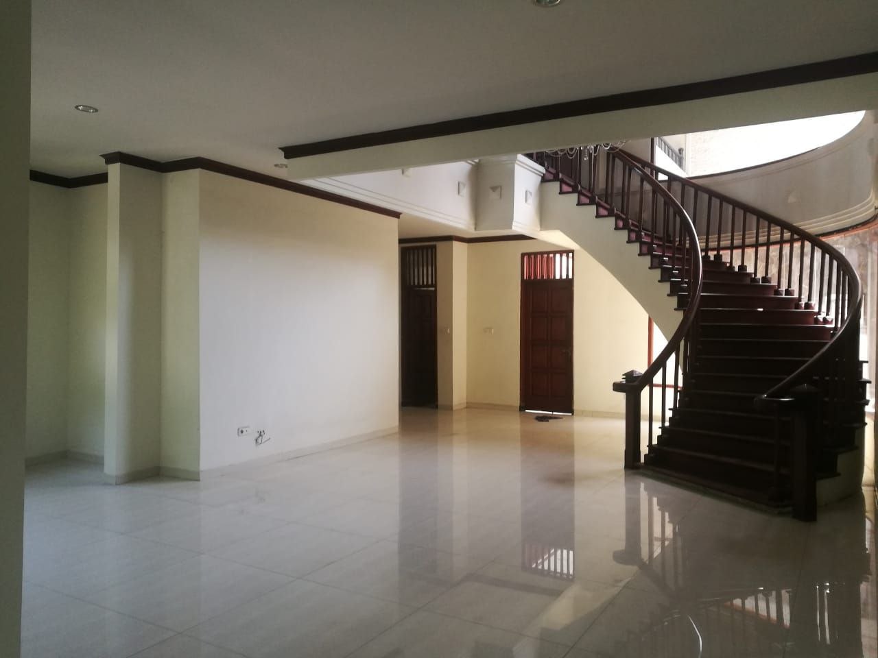 Dijual Rumah Mewah Luas Siap Huni di Wilayah Margorejo Indah Surabaya Selatan - Thumbnail 5