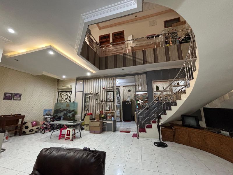Dijual Rumah 2,5 Lantai Siap Huni di Jl. Tanjung Sari Baru Darmo Satelit Surabaya Barat - Image 1