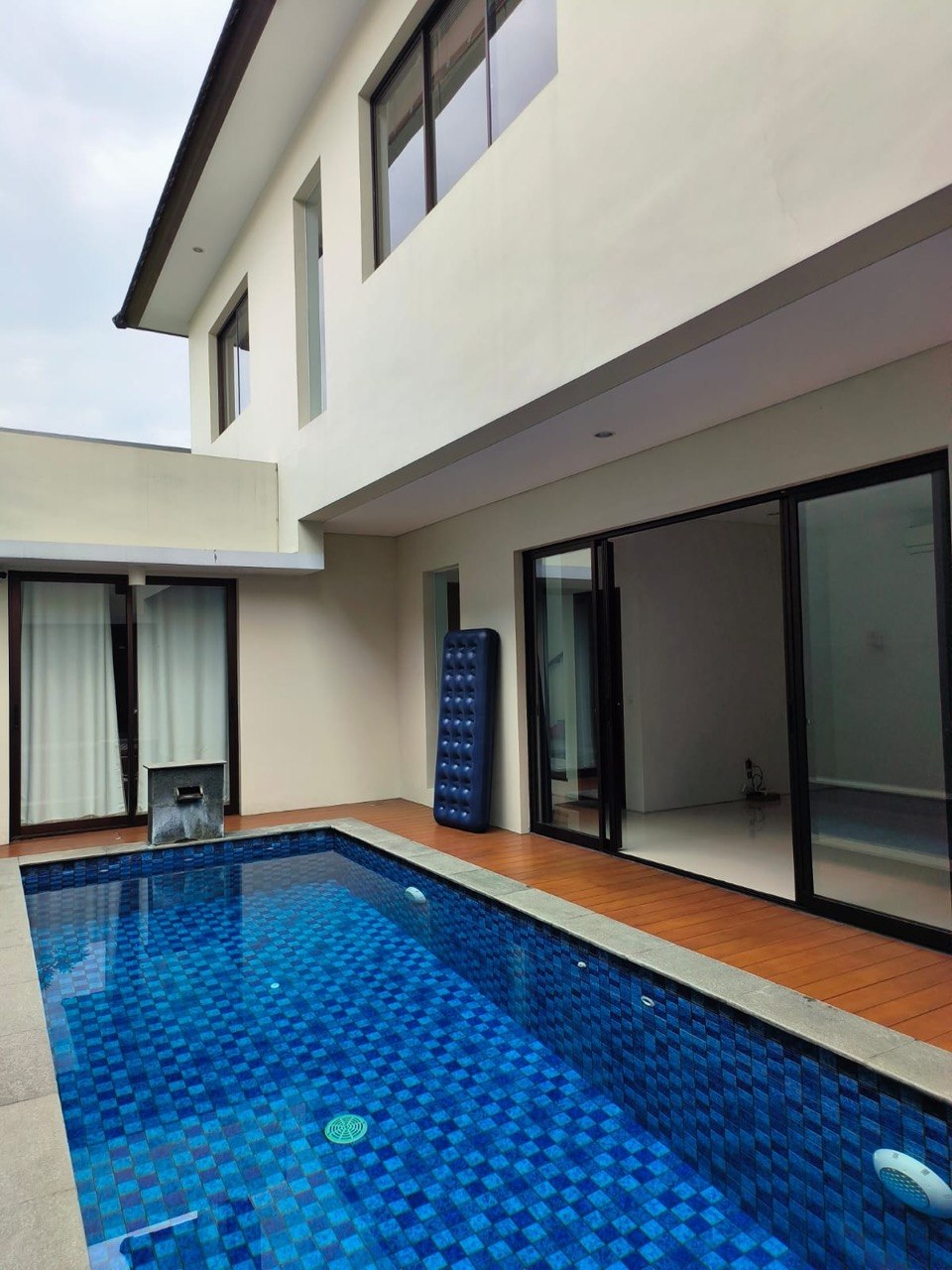 Dijual Rumah Mewah Siap Huni di Kawasan Premium Graha Natura Surabaya Barat - Image 1