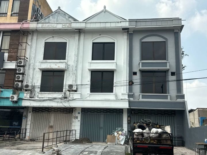 Disewakan Ruko 3 Lantai Strategis di Jalan Raya Kupang Surabaya Barat - Image 1