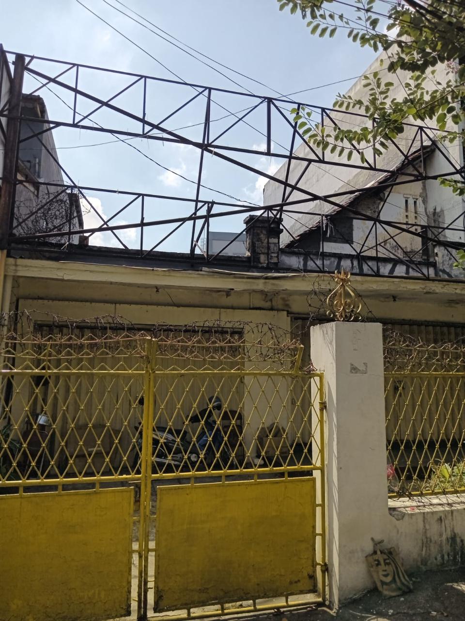 Jual Rumah Lokasi Strategis Pusat Kota di Jalan Kusuma Bangsa Surabaya Pusat - Image 1