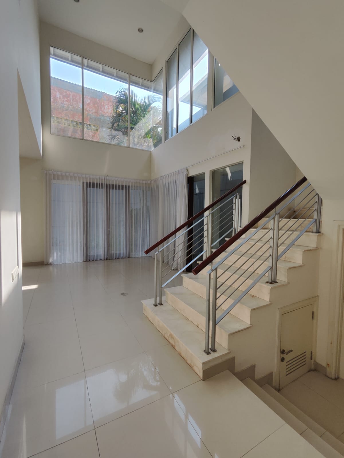Disewakan Rumah Nyaman di Diamond Hill Citraland Surabaya Barat (bbaa) - Thumbnail 2