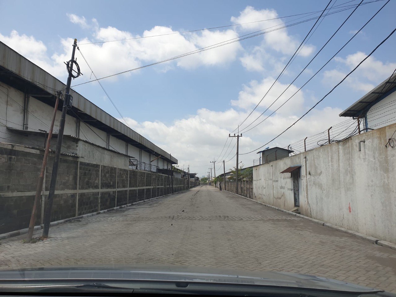 Dijual/Disewakan Gudang Luas Strategis Siap Pakai di Kawasan Kalianak Barat Surabaya Barat - Thumbnail 4