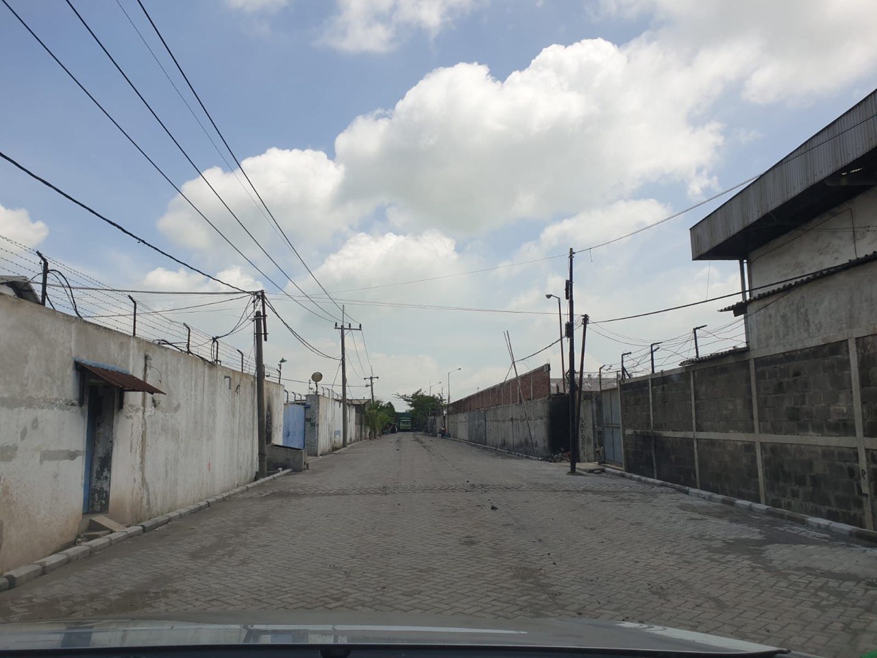 Dijual/Disewakan Gudang Luas Strategis Siap Pakai di Kawasan Kalianak Barat Surabaya Barat - Thumbnail 5