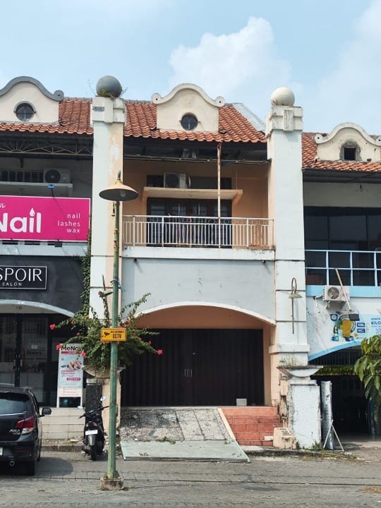 Disewakan Ruko 2 Lantai di Taman Internasional Citraland Surabaya Barat - Image 1