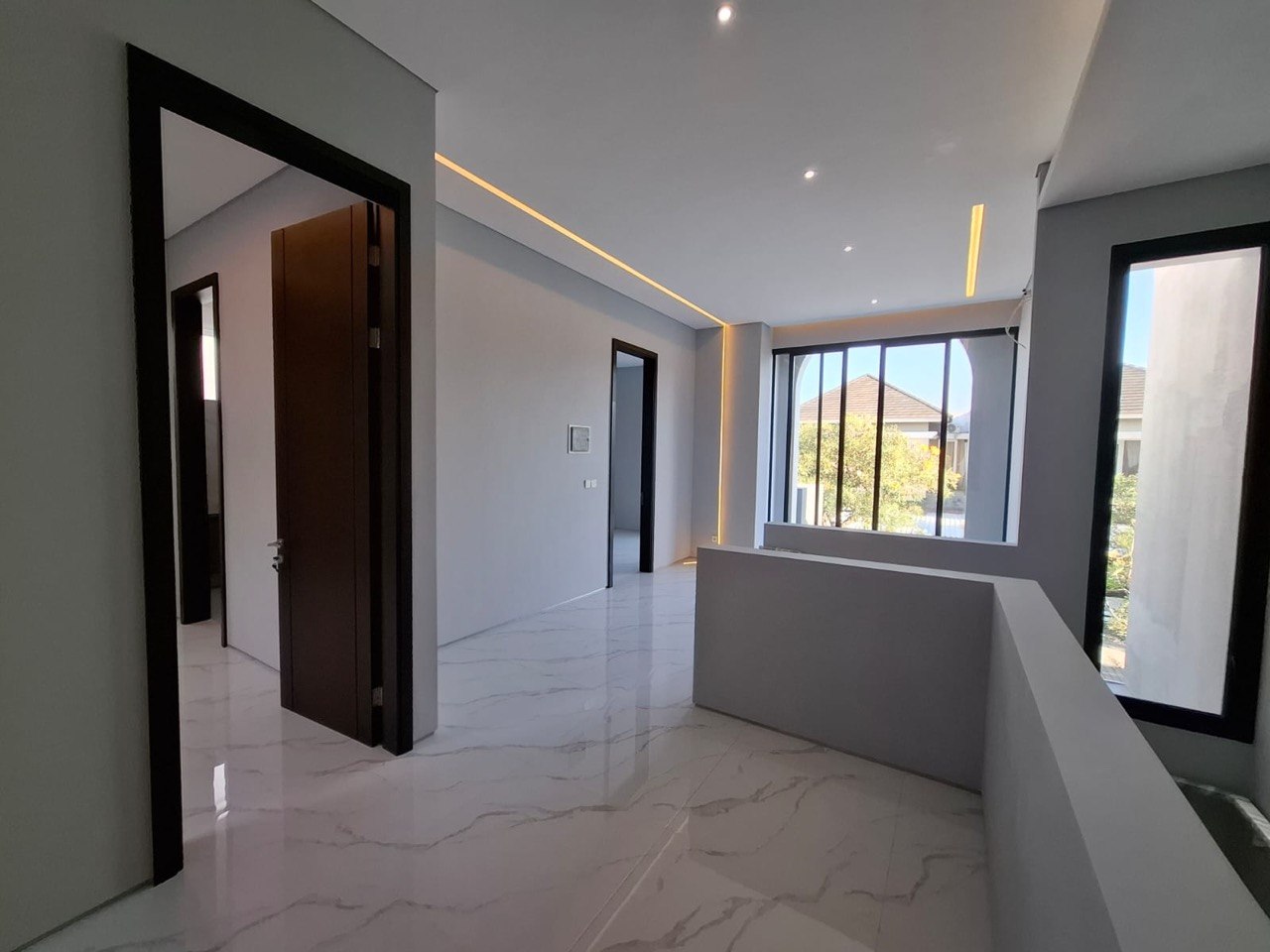 Jual Rumah Mewah Minimalis Kontemporer di Woodland Citraland Surabaya Barat - Thumbnail 3